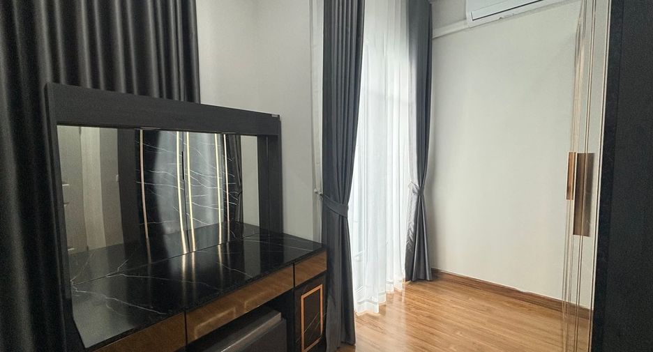 For rent 3 bedrooms townhouse in Mueang Chiang Mai, Chiang Mai
