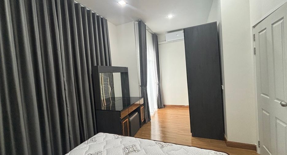 For rent 3 bedrooms townhouse in Mueang Chiang Mai, Chiang Mai
