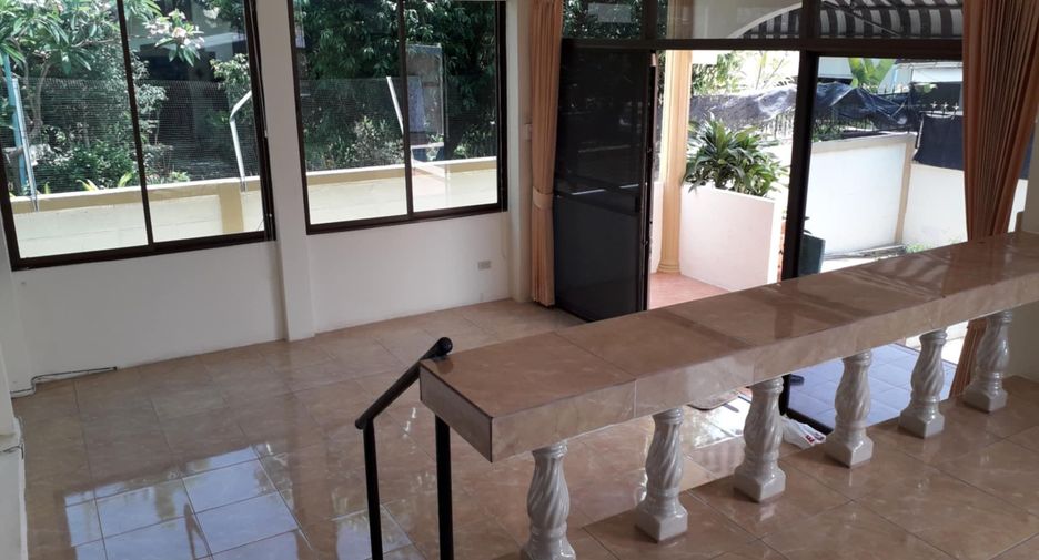 For rent 3 bedrooms villa in Bang Lamung, Chonburi