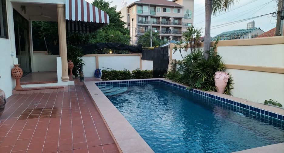For rent 3 bedrooms villa in Bang Lamung, Chonburi