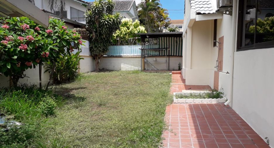 For rent 3 bedrooms villa in Bang Lamung, Chonburi