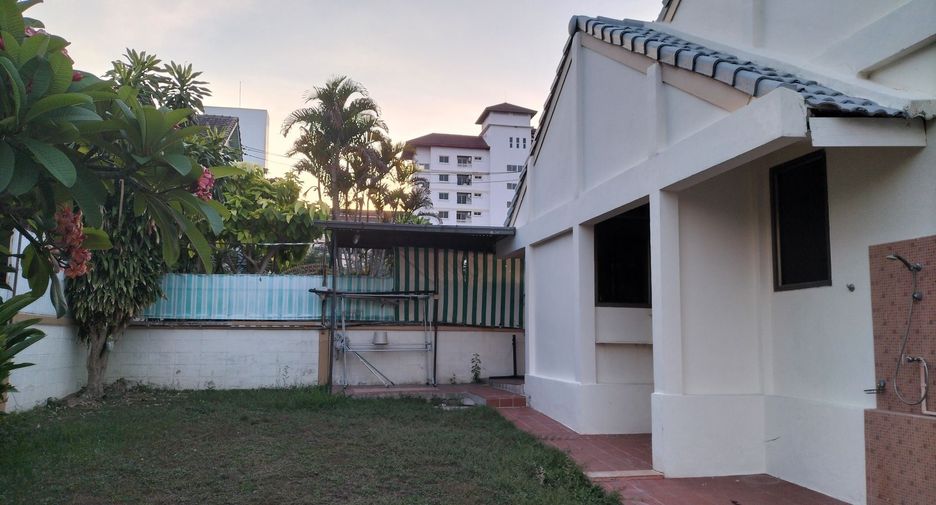 For rent 3 bedrooms villa in Bang Lamung, Chonburi