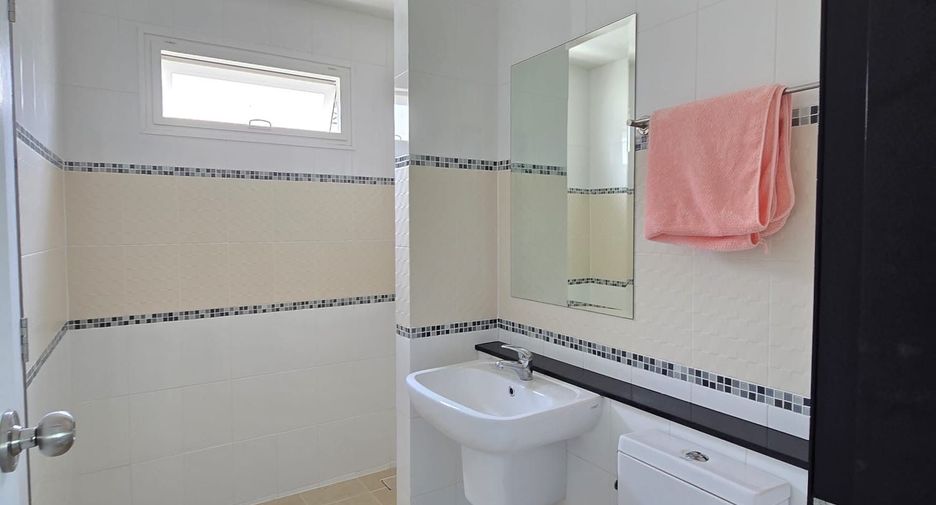 For rent 3 bedrooms townhouse in Thalang, Phuket