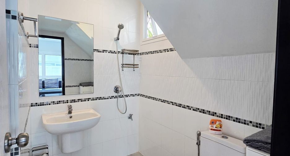 For rent 3 bedrooms townhouse in Thalang, Phuket