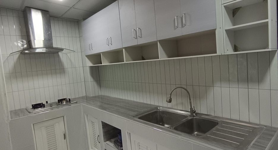 For sale 3 bedrooms townhouse in Mueang Pathum Thani, Pathum Thani