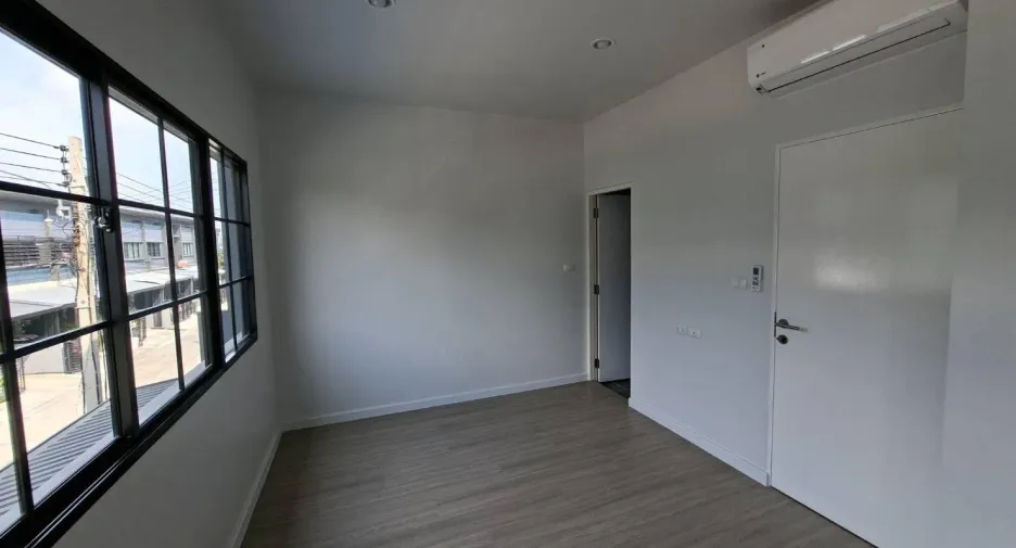 For sale 3 bedrooms townhouse in Mueang Pathum Thani, Pathum Thani