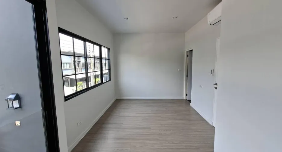 For sale 3 bedrooms townhouse in Mueang Pathum Thani, Pathum Thani