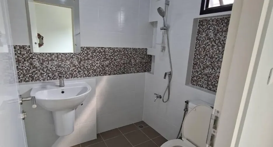 For sale 3 bedrooms townhouse in Mueang Pathum Thani, Pathum Thani