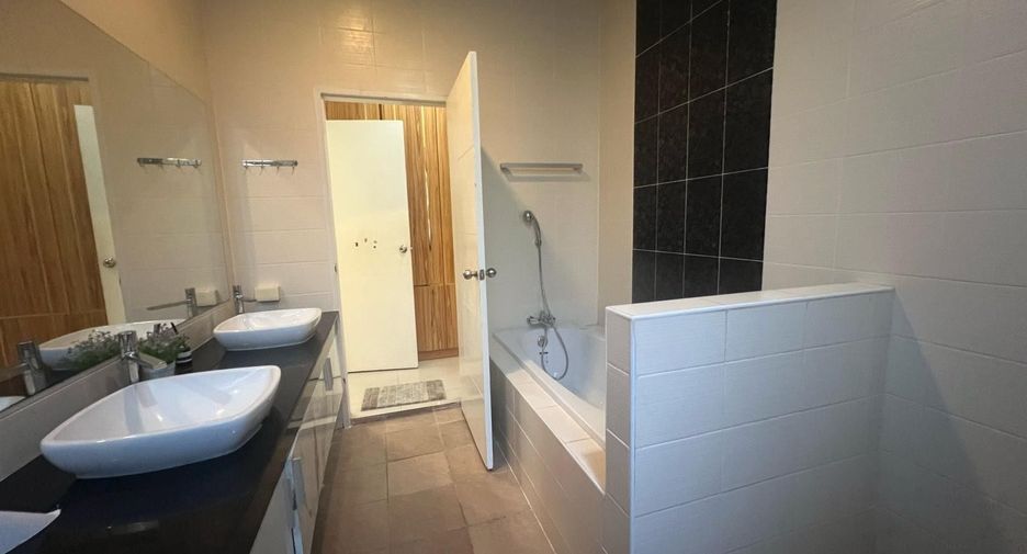 Haus zur Miete mit 3 Zimmer in Bang Lamung, Chonburi