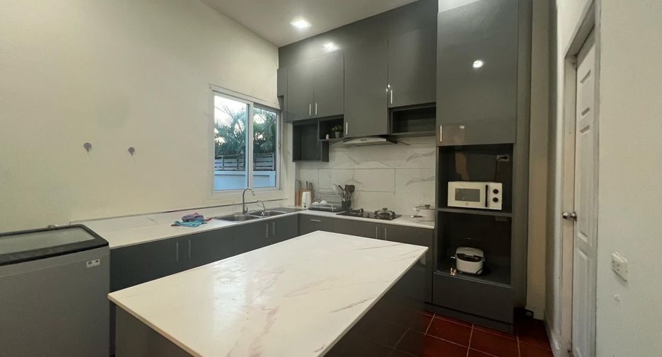 Haus zur Miete mit 3 Zimmer in Bang Lamung, Chonburi