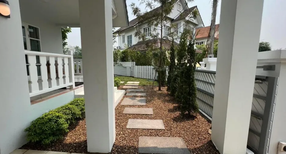 For sale 4 bedrooms house in Mueang Chiang Mai, Chiang Mai
