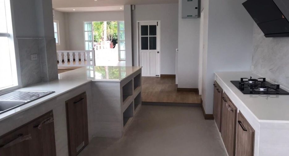 For sale 4 bedrooms house in Mueang Chiang Mai, Chiang Mai