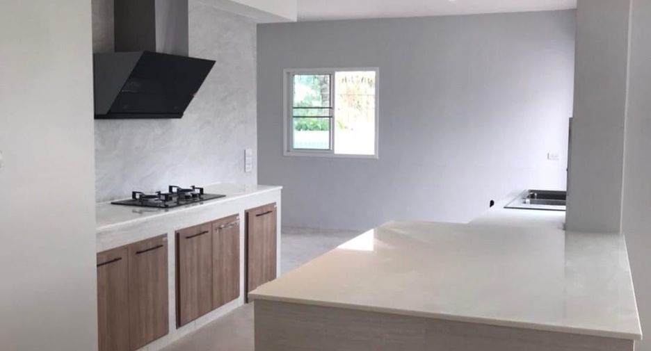 For sale 4 bedrooms house in Mueang Chiang Mai, Chiang Mai