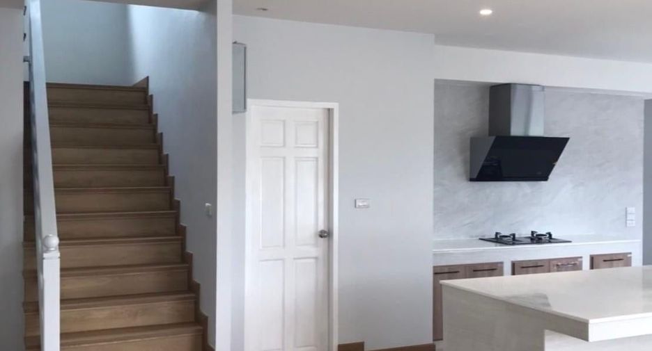 For sale 4 bedrooms house in Mueang Chiang Mai, Chiang Mai
