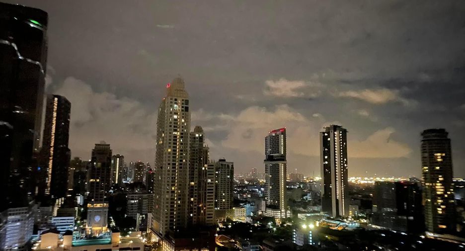 For sale 3 bedrooms condo in Sathon, Bangkok