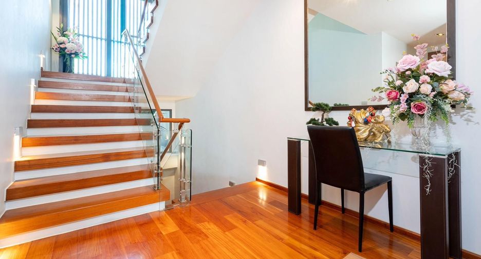 For rent 5 bedrooms villa in Mueang Phuket, Phuket