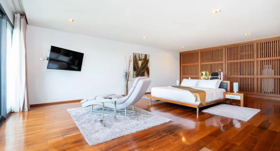 For rent 5 bedrooms villa in Mueang Phuket, Phuket