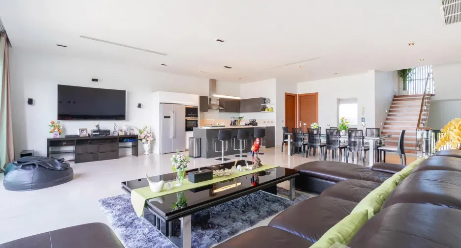 For rent 5 bedrooms villa in Mueang Phuket, Phuket