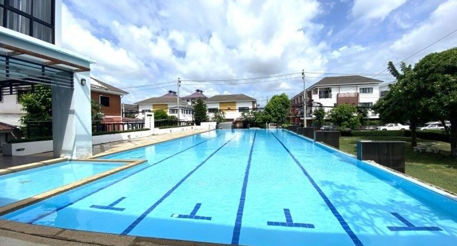 For sale 3 bedrooms townhouse in Prawet, Bangkok