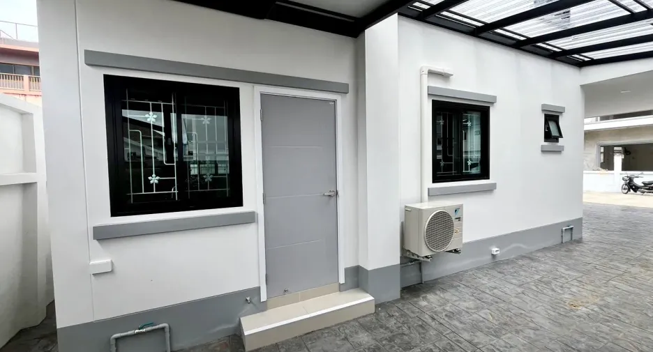For sale and for rent 3 bedrooms house in Saraphi, Chiang Mai