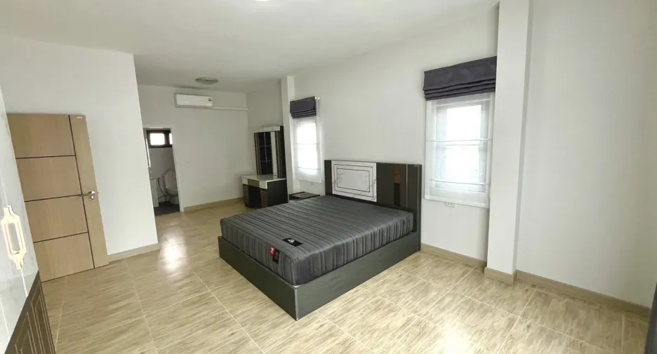 For sale and for rent 3 bedrooms house in Saraphi, Chiang Mai