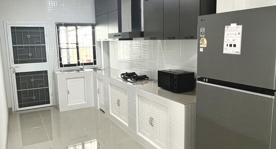 For sale and for rent 3 bedrooms house in Saraphi, Chiang Mai