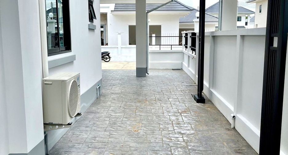 For sale and for rent 3 bedrooms house in Saraphi, Chiang Mai