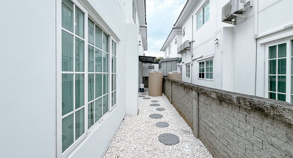 Haus zum Kauf mit 4 Zimmer in Chom Thong, Bangkok