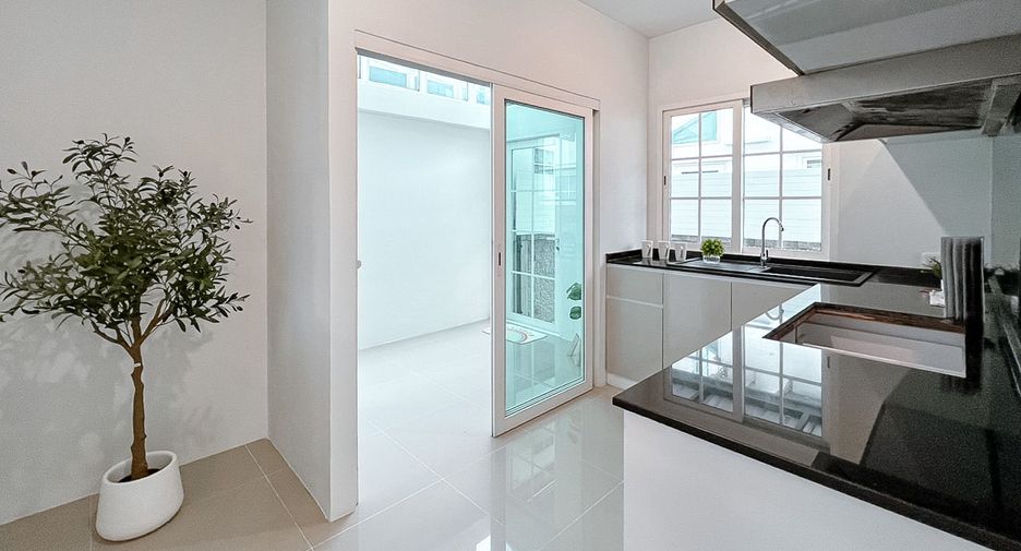 Haus zum Kauf mit 4 Zimmer in Chom Thong, Bangkok