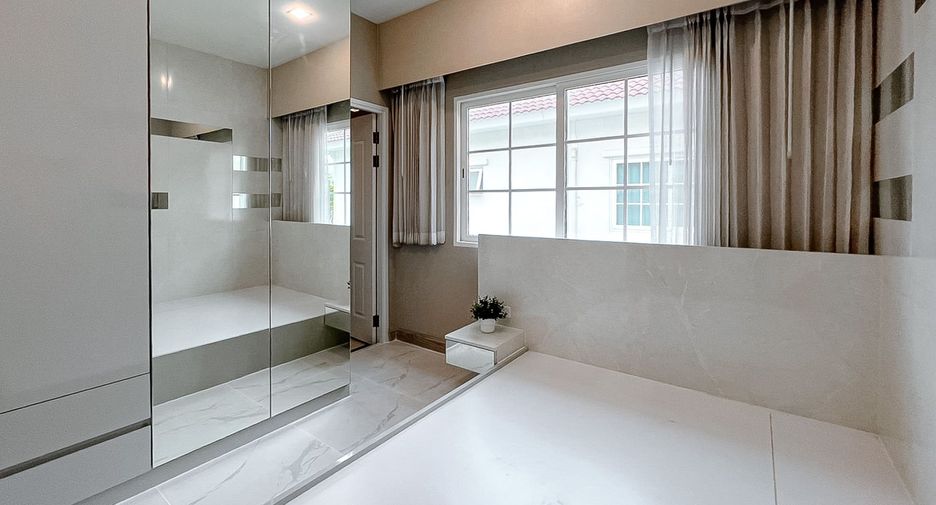 Casa en venta de 4 habitaciones en Chom Thong, Bangkok