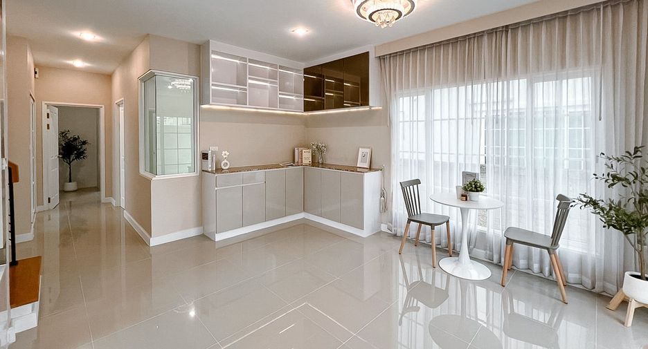 Haus zum Kauf mit 4 Zimmer in Chom Thong, Bangkok