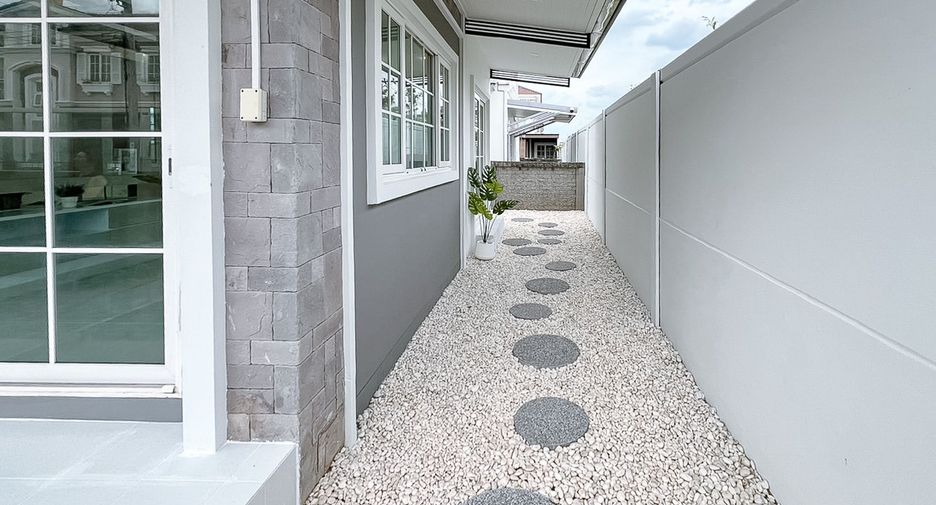 Haus zum Kauf mit 4 Zimmer in Chom Thong, Bangkok