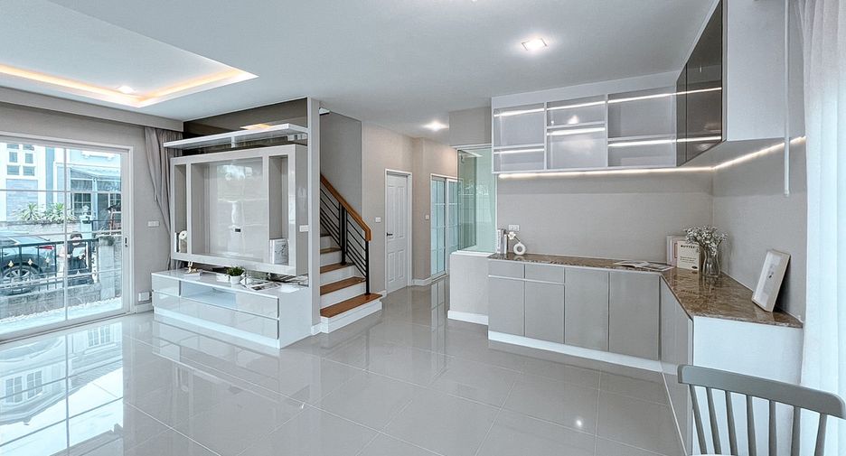 Haus zum Kauf mit 4 Zimmer in Chom Thong, Bangkok