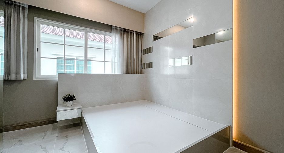 Haus zum Kauf mit 4 Zimmer in Chom Thong, Bangkok