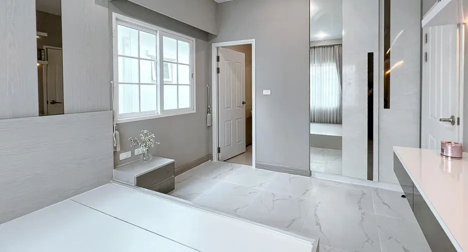 Haus zum Kauf mit 4 Zimmer in Chom Thong, Bangkok