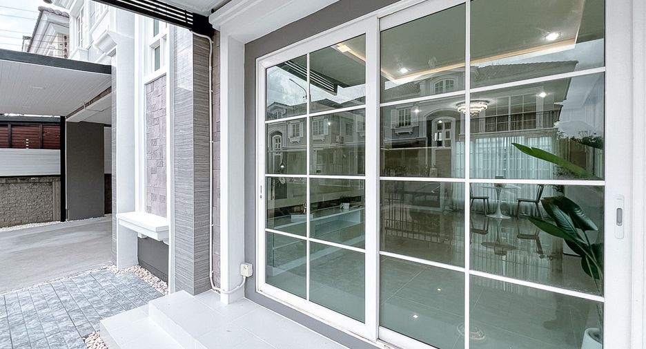 Haus zum Kauf mit 4 Zimmer in Chom Thong, Bangkok