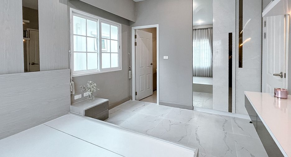 Casa en venta de 4 habitaciones en Chom Thong, Bangkok
