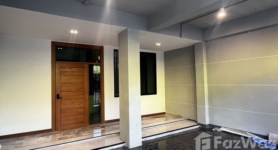 For sale 3 bedrooms townhouse in Prawet, Bangkok