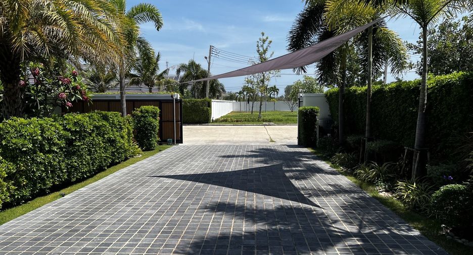 For sale 4 ベッドルーム villa in Cha Am, Phetchaburi