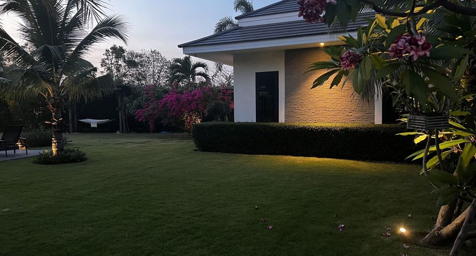 For sale 4 ベッドルーム villa in Cha Am, Phetchaburi