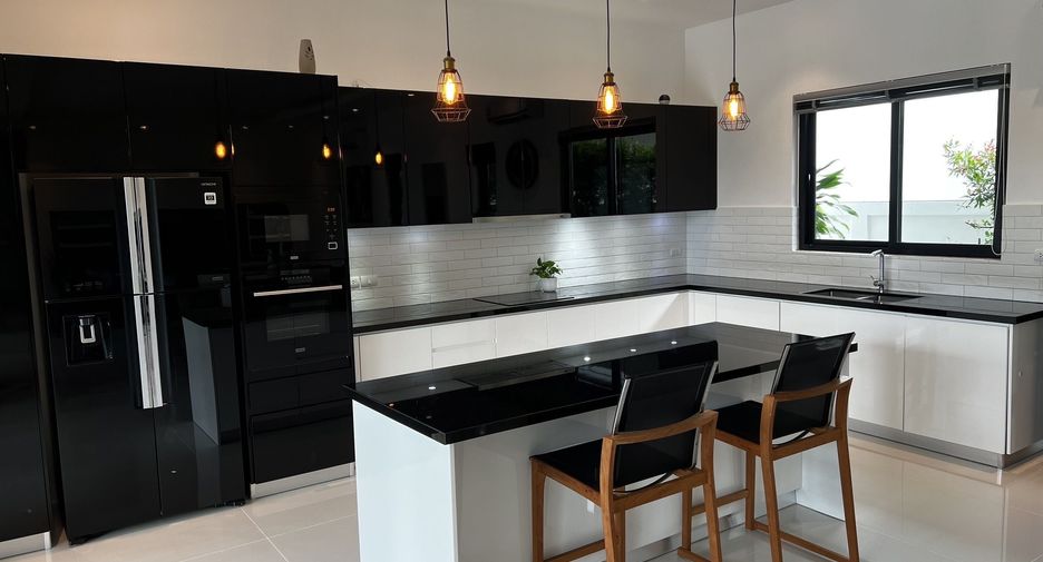 For sale 4 ベッドルーム villa in Cha Am, Phetchaburi