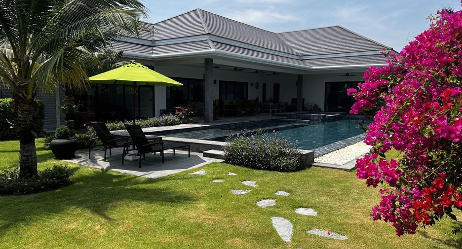 For sale 4 ベッドルーム villa in Cha Am, Phetchaburi