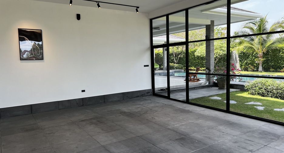 For sale 4 ベッドルーム villa in Cha Am, Phetchaburi