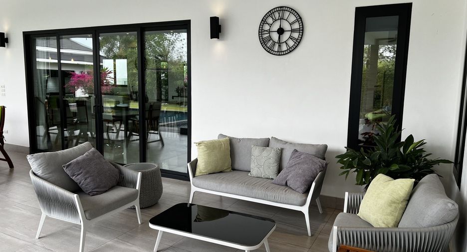 For sale 4 ベッドルーム villa in Cha Am, Phetchaburi