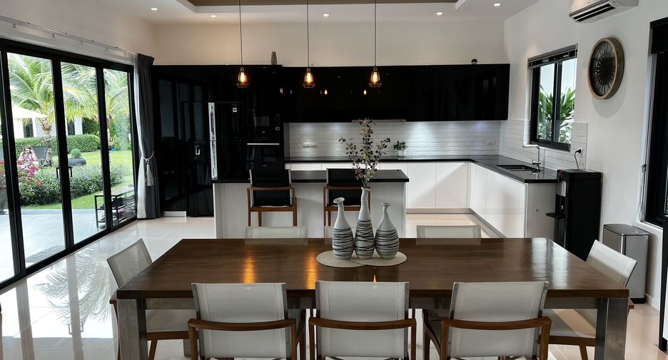 For sale 4 ベッドルーム villa in Cha Am, Phetchaburi