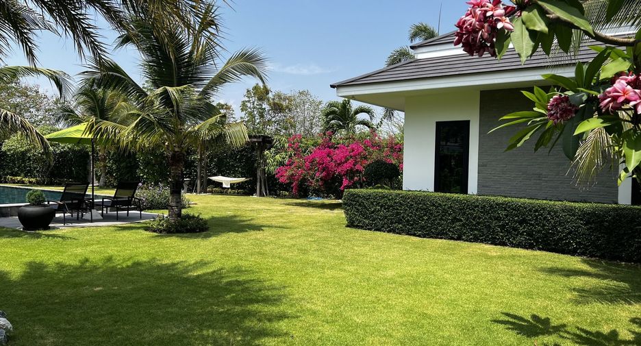 For sale 4 ベッドルーム villa in Cha Am, Phetchaburi