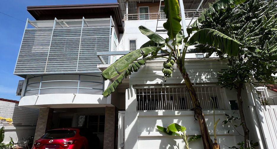 出售 3 卧室 独立屋 在 Lat Phrao, 曼谷