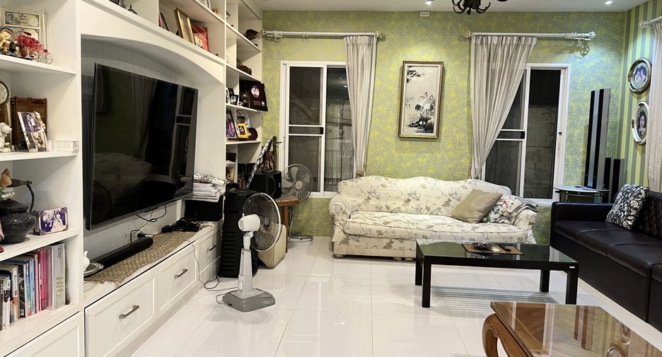 出售 3 卧室 独立屋 在 Lat Phrao, 曼谷