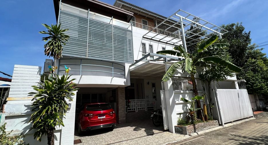 出售 3 卧室 独立屋 在 Lat Phrao, 曼谷