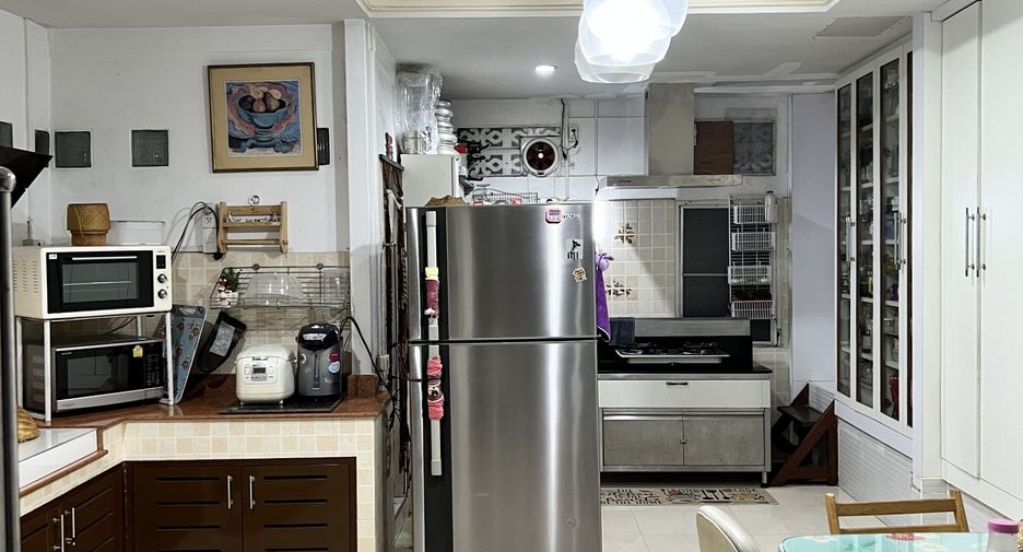 出售 3 卧室 独立屋 在 Lat Phrao, 曼谷